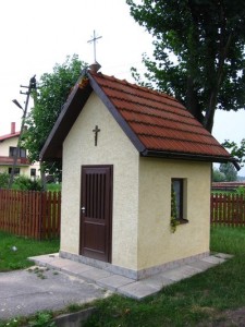 Kapliczka na bebelskim Zastawiu [2007 r.]. Foto W. Cichecki.