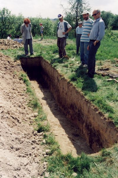 Badania wykopaliskowe na Wieżysku - maj 2002 r. Foto C. Nowak.