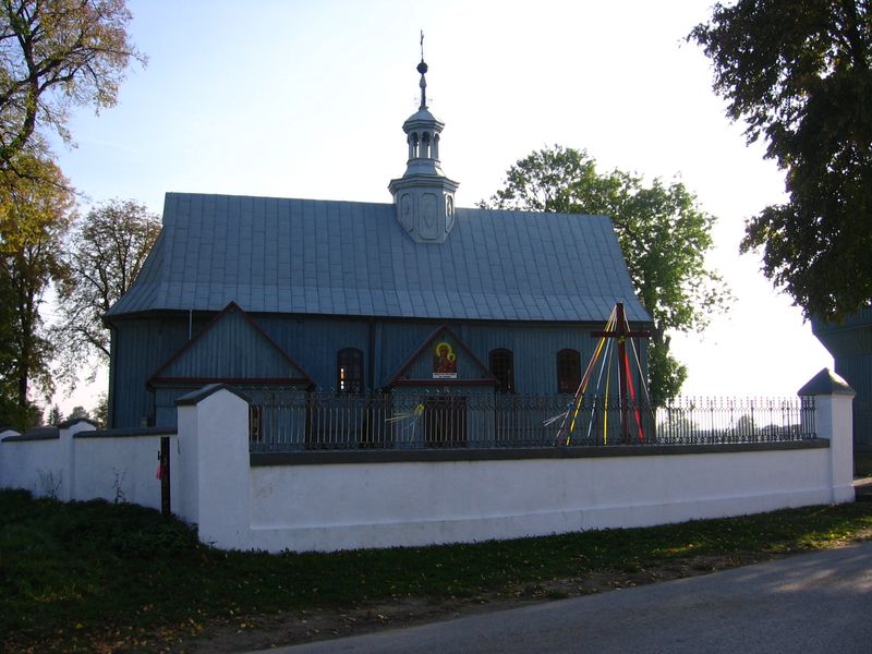 Widok na kościół od strony północnej [2008 r.]. Foto W. Cichecki.
