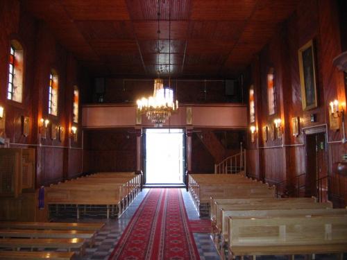 Wnętrze kościoła - widok w stronę chóru i drzwi głównych [2006 r.]. Foto W. Cichecki.