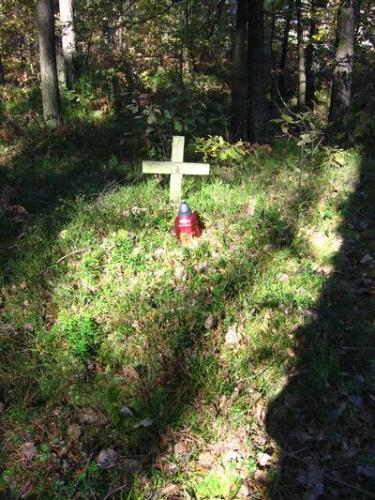 Mogiły poległych żołnierzy AL pod Ludwinowem w 1943 r. na cmentarzu w Koniecznie [2007 r.]. Foto W. Cichecki.